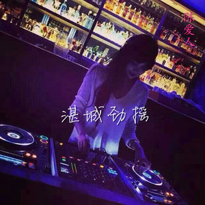 美女被打白嫩屁股女大学生
